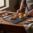 Kékvas GN 1/1 Sütőlemez 53×32,5 cm – ferde peremű profi péksütő tepsi, de Buyer