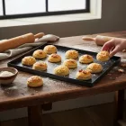 de Buyer Profi Sütőlemez 60×40 cm – Kékvas Péksütő Tepsi, 90° Perem