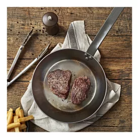 de Buyer Steak Box tartalma: serpenyő, fűszerőrlő és csipesz