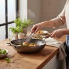 de Buyer Mineral B vas Wok, 32 cm lapos aljú fedő nélkül