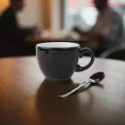 Palermo fekete kávéscsésze 100 ml csészealjon, kiskanállal – modern asztali kompozíció, kemény porcelánból