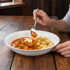 Porcelán adagtányér 21 cm átmérővel és 0,5 liter kapacitással, fehér színben