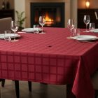 Asztalterítő 140x140 cm bordó damaszt szennytaszító