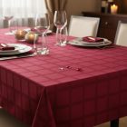 Asztalterítő 140x180 cm bordó damaszt szennytaszító