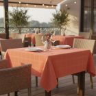 Asztalterítő 140x180 cm terrakotta damaszt szennytaszító