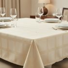 Asztalterítő 140x220 cm ekrü damaszt szennytaszító