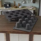 Szilikon sütőforma Babá, 11 adag – 45 mm átmérő, 48 mm mély, rugalmas és hőálló forma