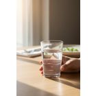 víz felszolgálása kis pohárban mobilbarát megjelenítéssel