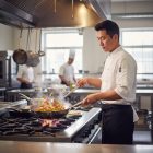 Vas Wok 40 cm-es átmérővel, fa nyéllel (120 mm), szatén