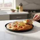 Pizzasütő tálca 32 cm, 25 mm magas peremmel (kékacél)