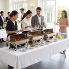 Összecsukható rendezvényasztal 183 cm – catering és szettekhez, 300 kg teherbírás