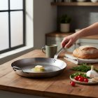 Carbone Plus Vasserpenyő 36 cm-es, füllel a de Buyer-től - Prémium minőség