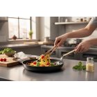 Choc B Bois Serpenyő 20 cm kerámia bevonattal bükkfa nyéllel, 4 mm kovácsolt alumínium test, de Buyer