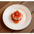 Alaszka lapostányéron eperkrémes pannacotta