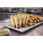 Kézműves cannoli pisztáciával és gyümölcsökkel