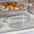 Aranybarnára sült csirke jénai tálban, ropogós burgonyaszeletekkel