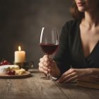 CHARLIE vörösboros kristály pohár 450 ml