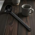 Space Line hőálló szószmerőkanál 29 cm – használat közben, szósz vagy mártás adagolásához, praktikus konyhai eszköz