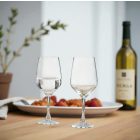 Platine fehérboros pohár – részletfotó az extra erős üveg faláról és vékony száráról, prémium, tartós kivitelben