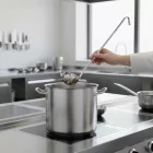 Rozsdamentes merőkanál 16 cm átmérővel és 47 cm hosszúsággal