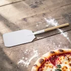 Pizzalapát 24x25 cm fej, fa nyéllel, 100 cm, alumínium