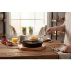 Tálaló edény, 18x4 cm, öntöttvas, fa alátéttel