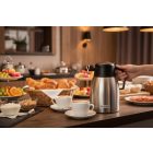 svédasztalos reggeli termoszokkal és kávé kínálással