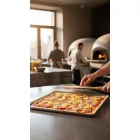 Pizzasütő tepsi 40 x 25 x 2 cm, kerekített peremű varrat nélküli alumínium