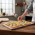 Pizzasütő tepsi 48 x 32 x 2 cm, kerekített peremű varrat nélküli alumínium
