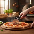 Pizzaszeletelő 10 cm kerék átmérő, 24 cm,