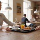 Csúszásmentes műanyag tálca, 35x27x1,5 cm, fekete