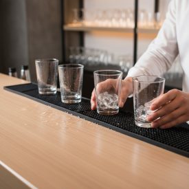 poharak szárítása gumi alátéten vendéglátó környezetben