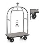 Bőröndszállító körbe gumis lökhárítóval integrált ruhatartó sínnel 5 cm-es polírozott rozsdamentes csővázzal 2 forgós fékezhető és 2 db fix 20 cm kerékkel szürke szőnyeggel