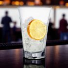 Lav Truva 350 ml-es üdítőspohár italos fotón – ideális limonádé, narancslé vagy long drink tálalásához