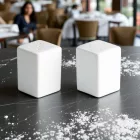 Szögletes porcelán só- és borsszóró 4x4x5,5 cm