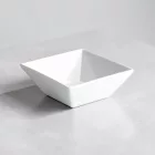 Szögletes porcelán mártogatós tálka szószok, mártások és kisebb köretek tálalásához
