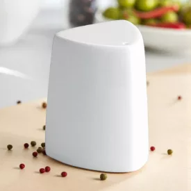 Háromszög alakú porcelán borsszóró – modern fehér asztali kiegészítő