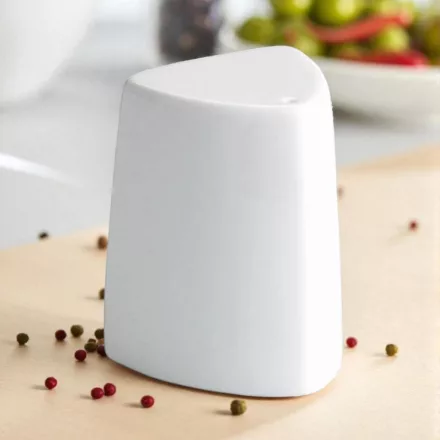 Háromszög alakú porcelán borsszóró – modern fehér asztali kiegészítő