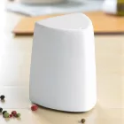 Fehér porcelán borsszóró 5,3x4x4 cm – elegáns háromszög forma