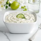 Sorolható szögletes porcelán tálka 75 ml – elegáns, fehér szószos tálka