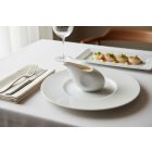 Porcelán kiöntő szósz és tejszín tálalásához éttermi környezetben