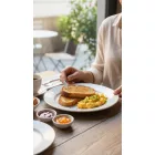 Boj fehér porcelán 20 cm-es desszertes tányéron citromos tortaszelet habbal és citromkarikával, elegáns fine dining tálalásban