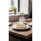 BOJ fehér porcelán desszertes tányér 19 cm tortaszelettel – ínycsiklandó tálalás kávé mellé, éttermek és cukrászdák részére
