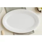 Enyhe krém színű Albus Portedo porcelán sültestál 32×21×2 cm, elegáns ovális forma