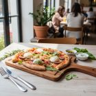 Akácfa tálalódeszka pizza és megosztós ételek tálalásához