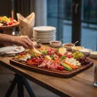 akác tálaló deszka svédasztalos kínálásban