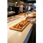 Bambusz tálalótálca GN 2/4 méretben, 53x16.2x2.5cm