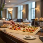 GN 1/3 bambusz tálalótálca, 32.5x17.5x2.5cm, svédasztalos kínáláshoz (GOBI)