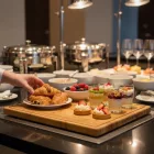 GN 1/1 bambusz tálalótálca, 53x32.5x1.5cm, svédasztalos kínáláshoz