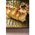 Cocodrilo spanyol porcelán prezentációs tányér – 30x30 cm, krokodil mintázattal